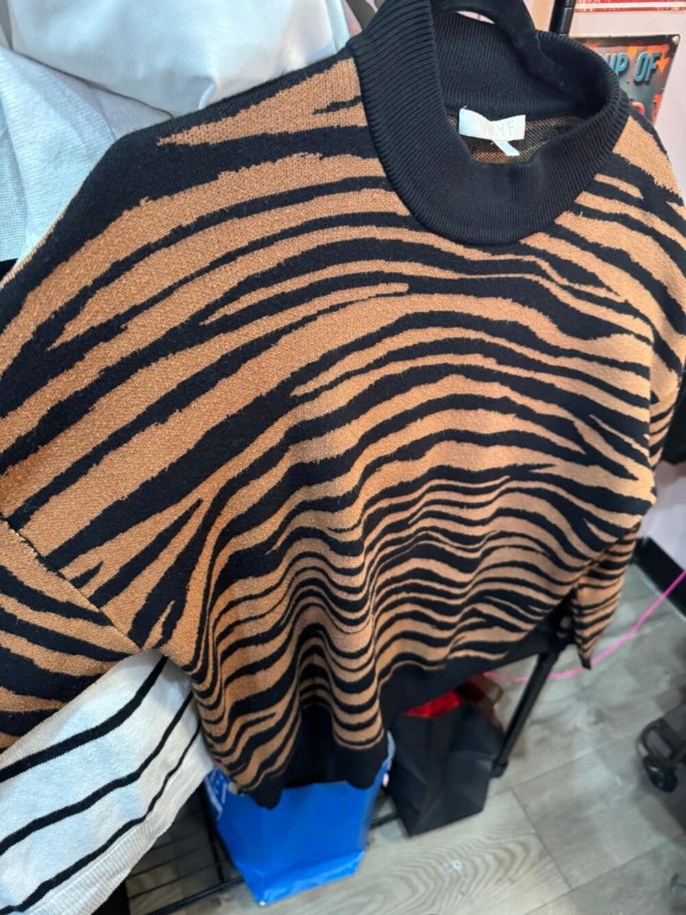 Wayf sweater. - Picture 4 of 4